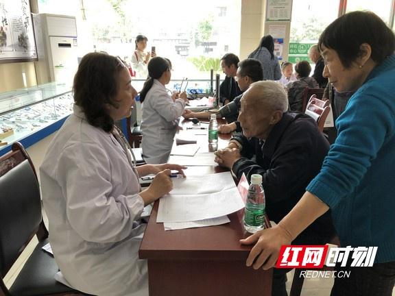 用心服务智享未来 阳泉联通举办“服务暖民心”客户服务日活动