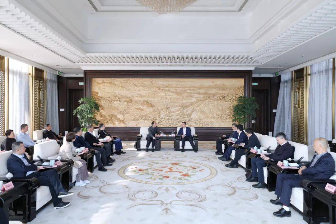 吕瑞浩公参会见非盟委员会会议管理司司长纳哈