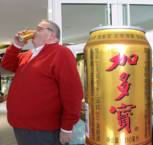 王鹏参赞拜会塞贸易与工业部长塞萨伊