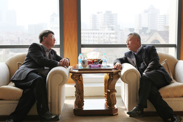 渝农商行：选举刘小军为董事长