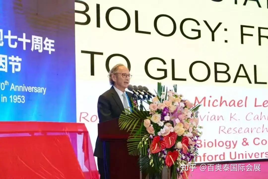 药石科技：公司定位于全球医药研发与制造领域的化学技术创新平台