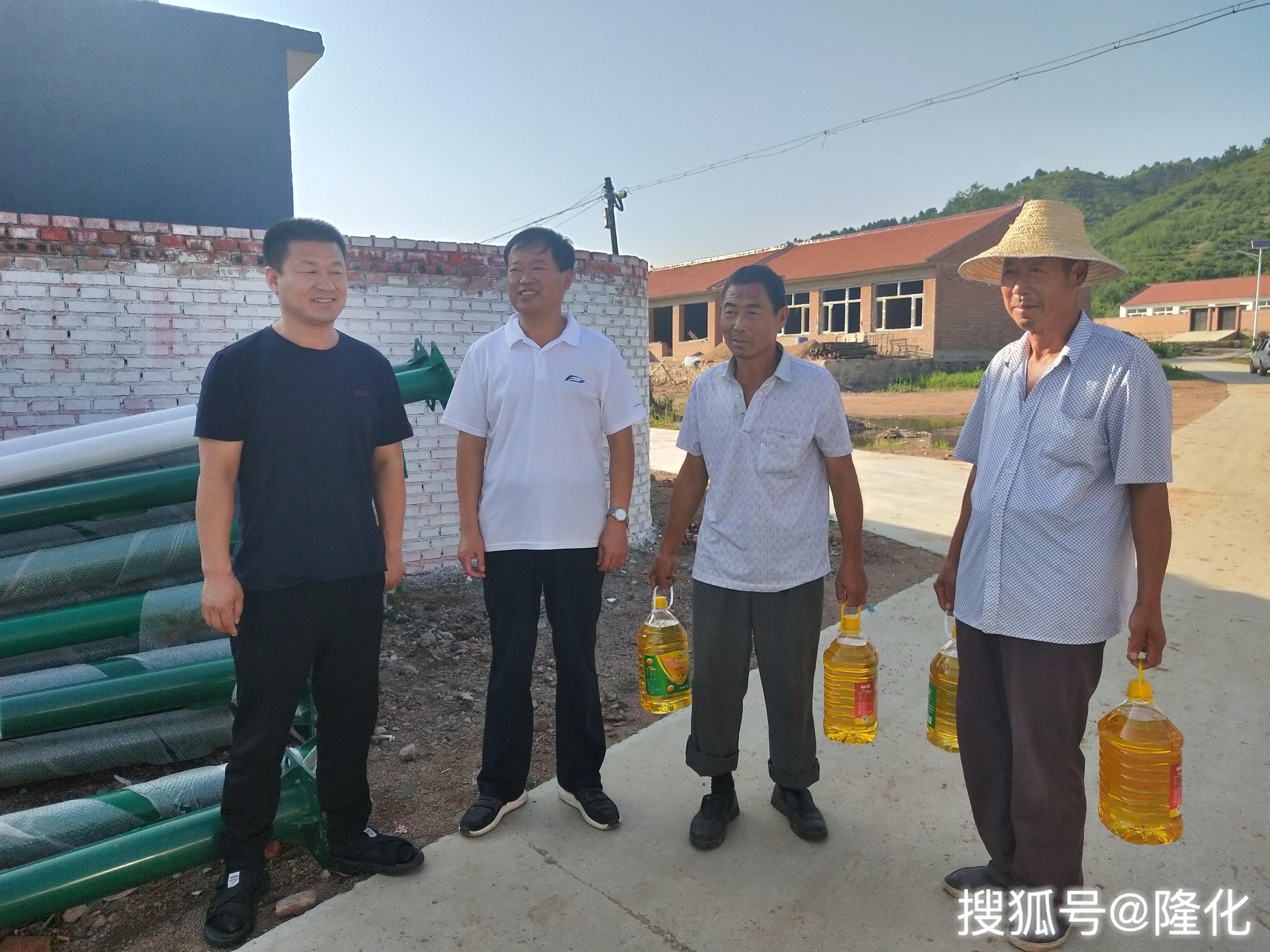 雅葆轩：4月17日董事胡啸宇减持股份合计80.08万股