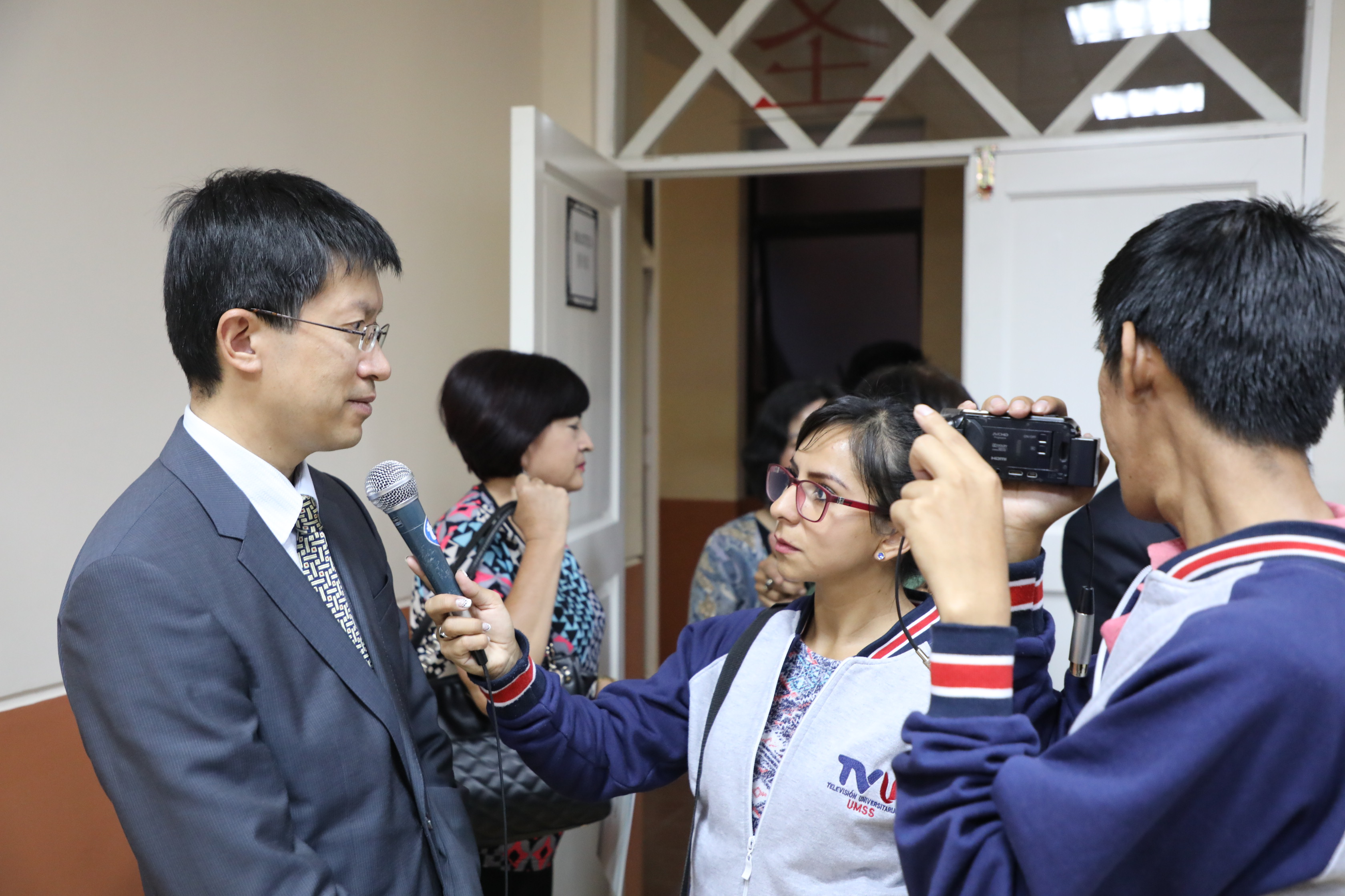 王长江参赞陪同陈绪峰大使出席中资企业协会座谈会