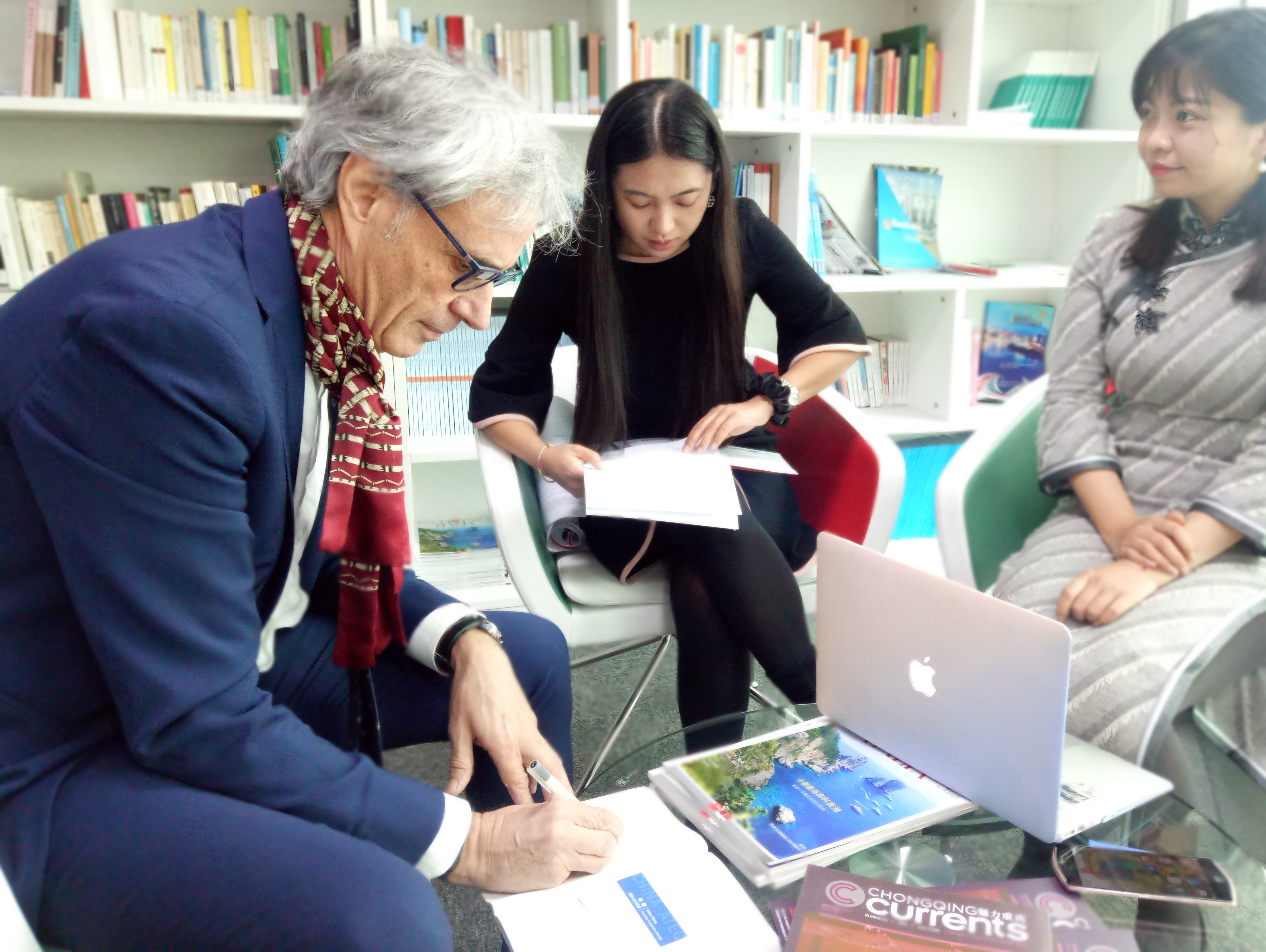 驻釜山总领馆郭春水参赞出席韩国女性经济人协会釜山分会月例会