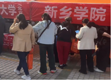 新宙邦:拥有一支专业、高效的国际化精干团队
