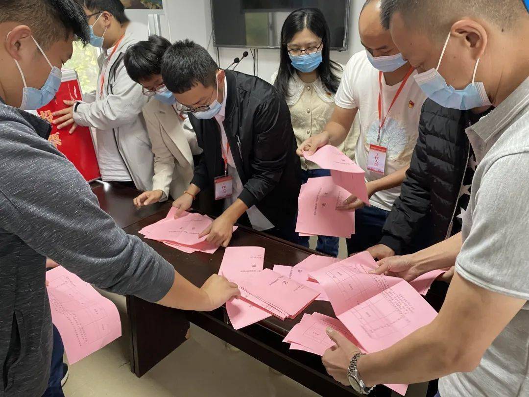 华夏银行(600015.SH)：选举郭鹏为第九届董事会职工董事