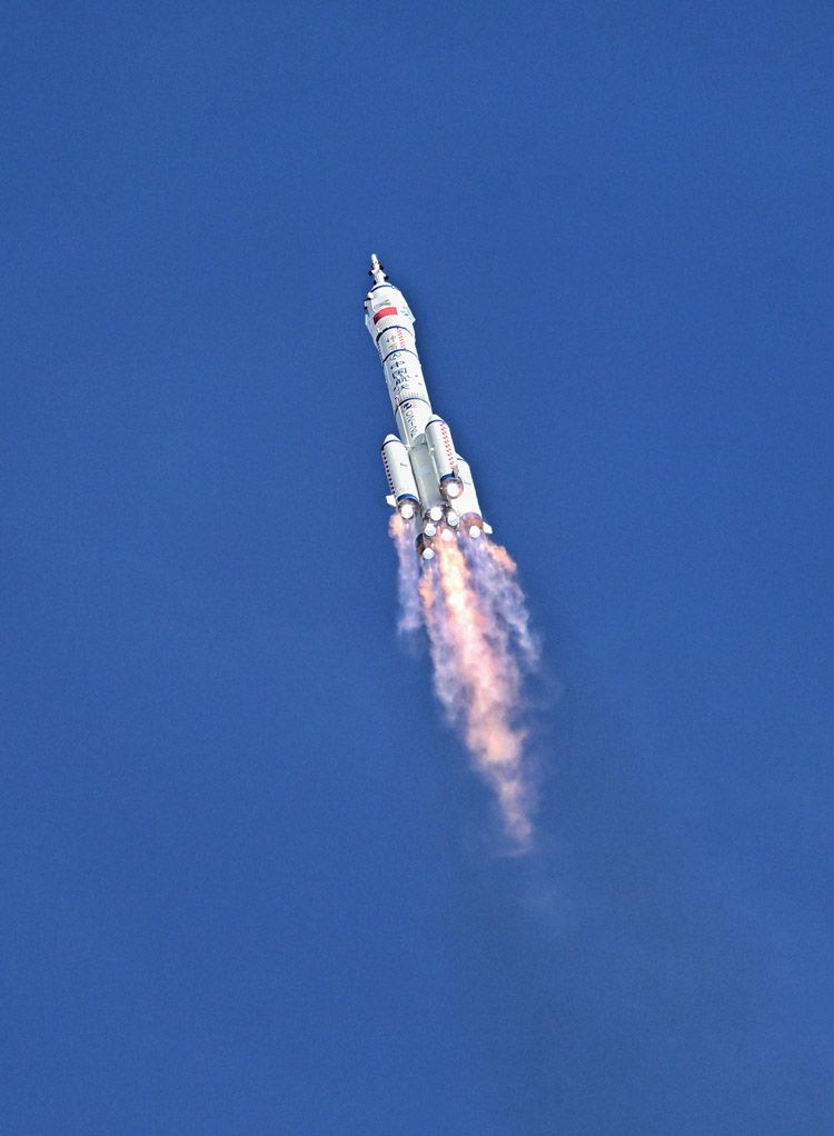新华社快讯:神舟二十三号载人飞船发射取得圆满成功