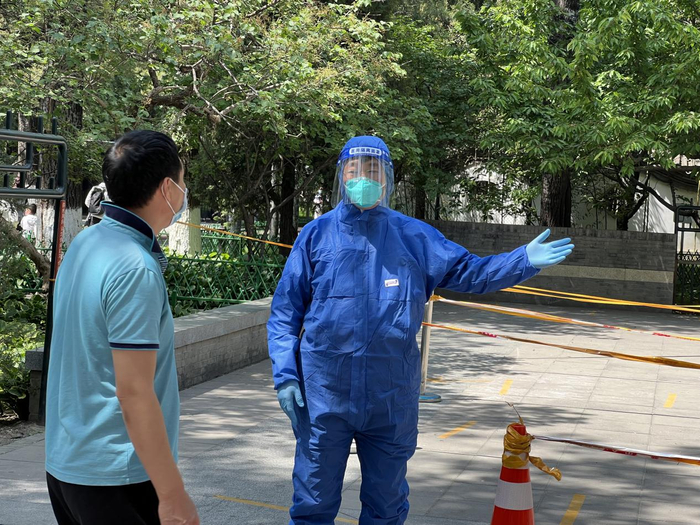 北京银行:董事长霍学文到龄离任 选举关文杰担任董事长